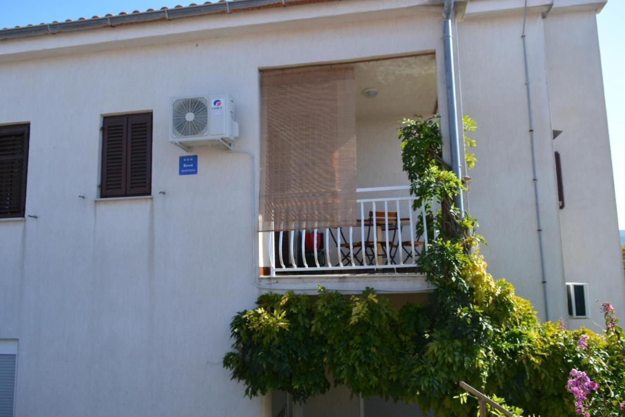 Apartament Maja Kornić Zewnętrze zdjęcie